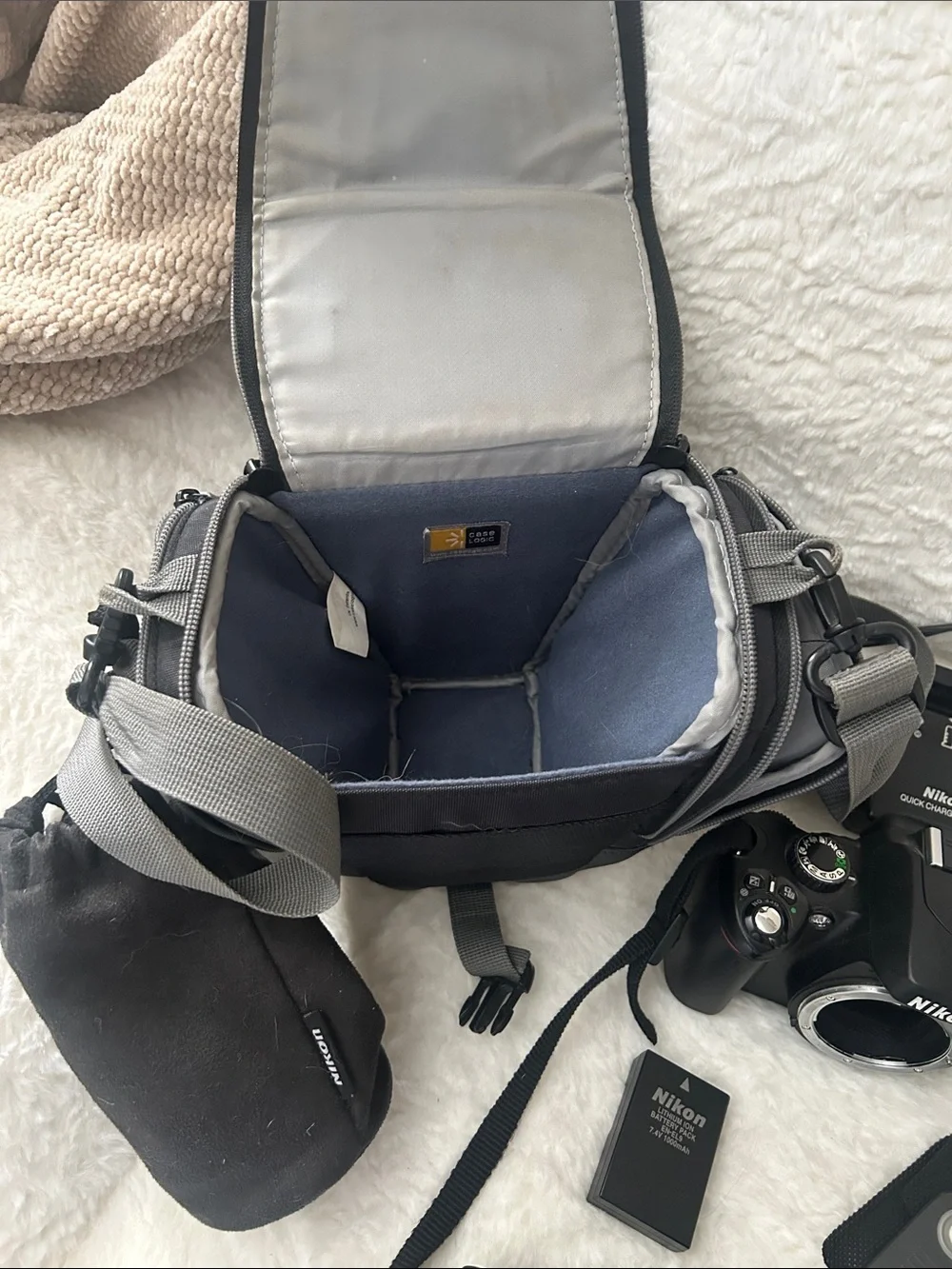 Nikon D60 Camera complete kit DSLR @ book